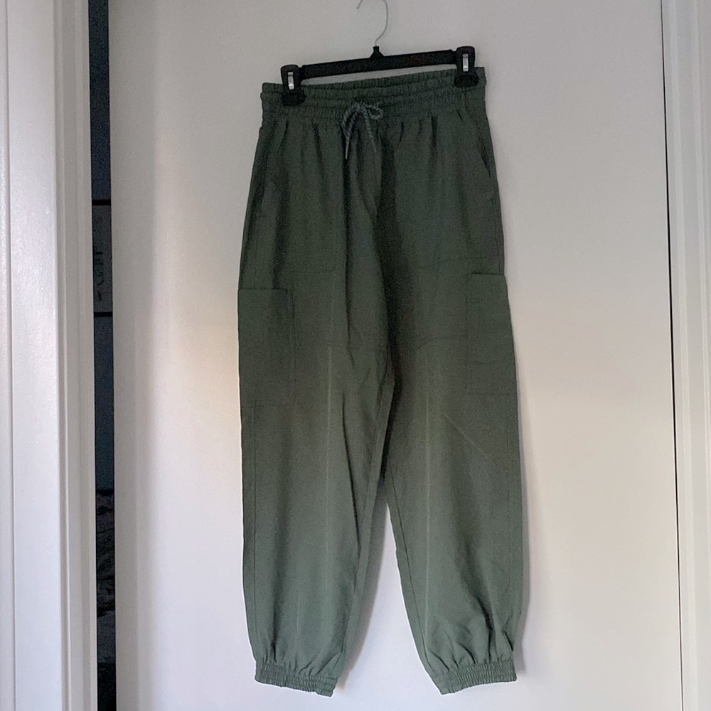 Old Navy women’s petite XS olive green joggers
